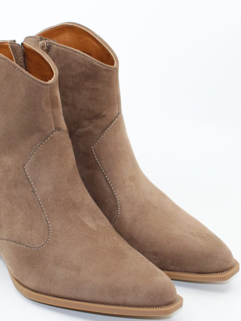 Ann Marino By Betty Muller NWOT Women Boots 9M Side Zip 2.5" Round Block Heel